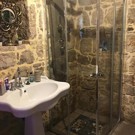 Etna Baita Stone E Шале Бельпассо